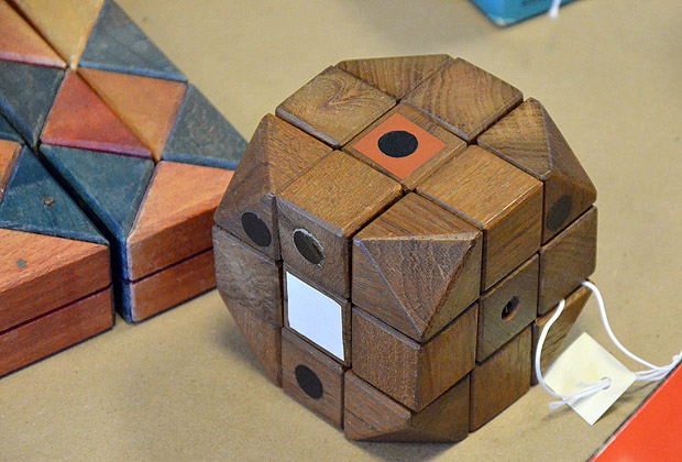 Деревянный опытный образец кубика Рубика