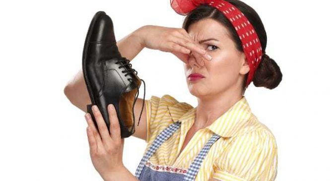 Как избавить обувь от неприятного запаха